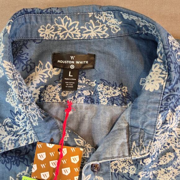 Houston White Floral Button Up Shirt L NWT Blue White Short Sleeve Casual - Picture 3 of 10